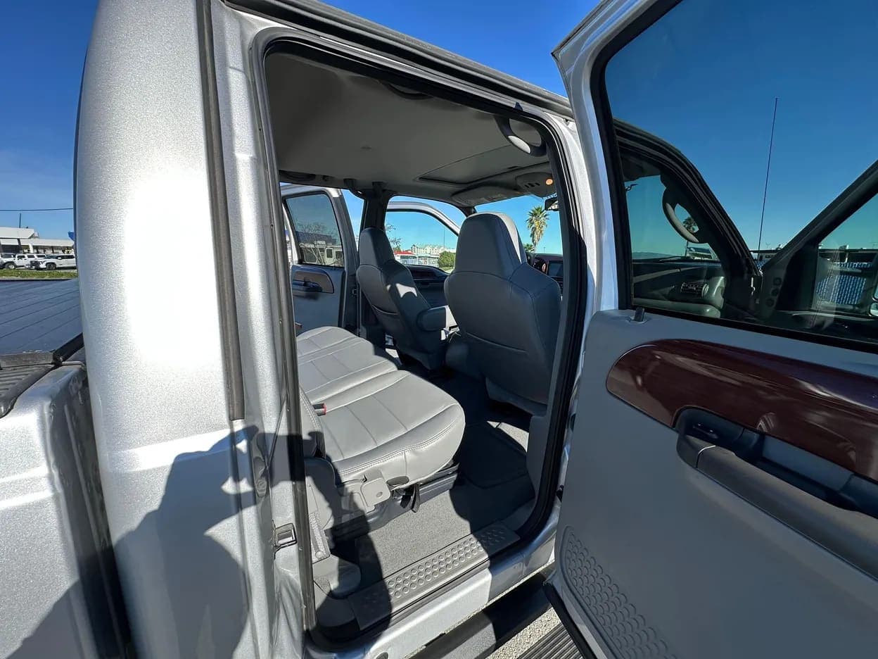 2006 Ford F-250 Super Duty Lariat, view