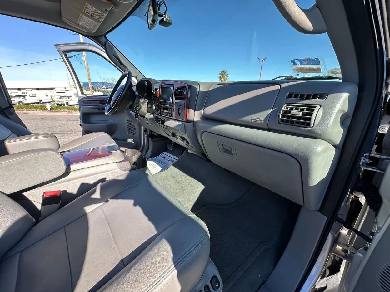 2006 Ford F-250 Super Duty Lariat, view