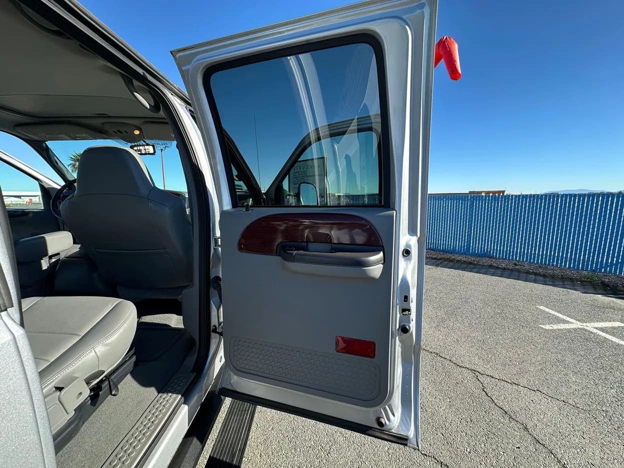 2006 Ford F-250 Super Duty Lariat, view
