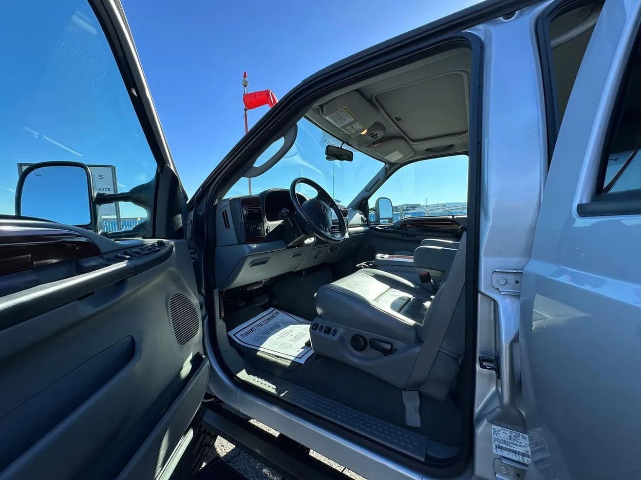 2006 Ford F-250 Super Duty Lariat, view