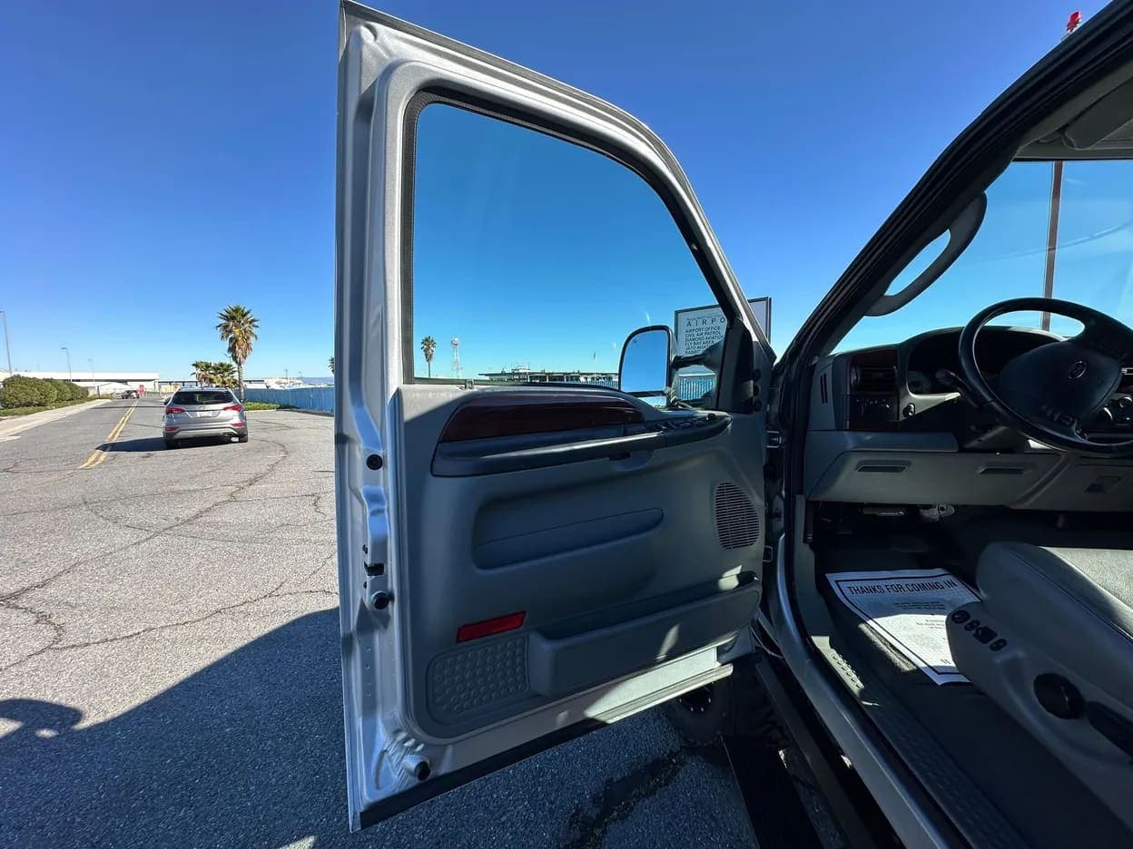 2006 Ford F-250 Super Duty Lariat, view