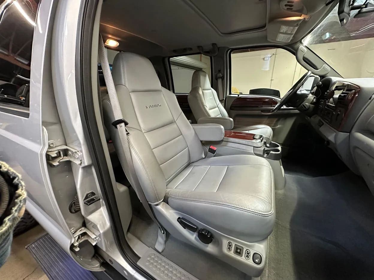 2006 Ford F-250 Super Duty Lariat, view