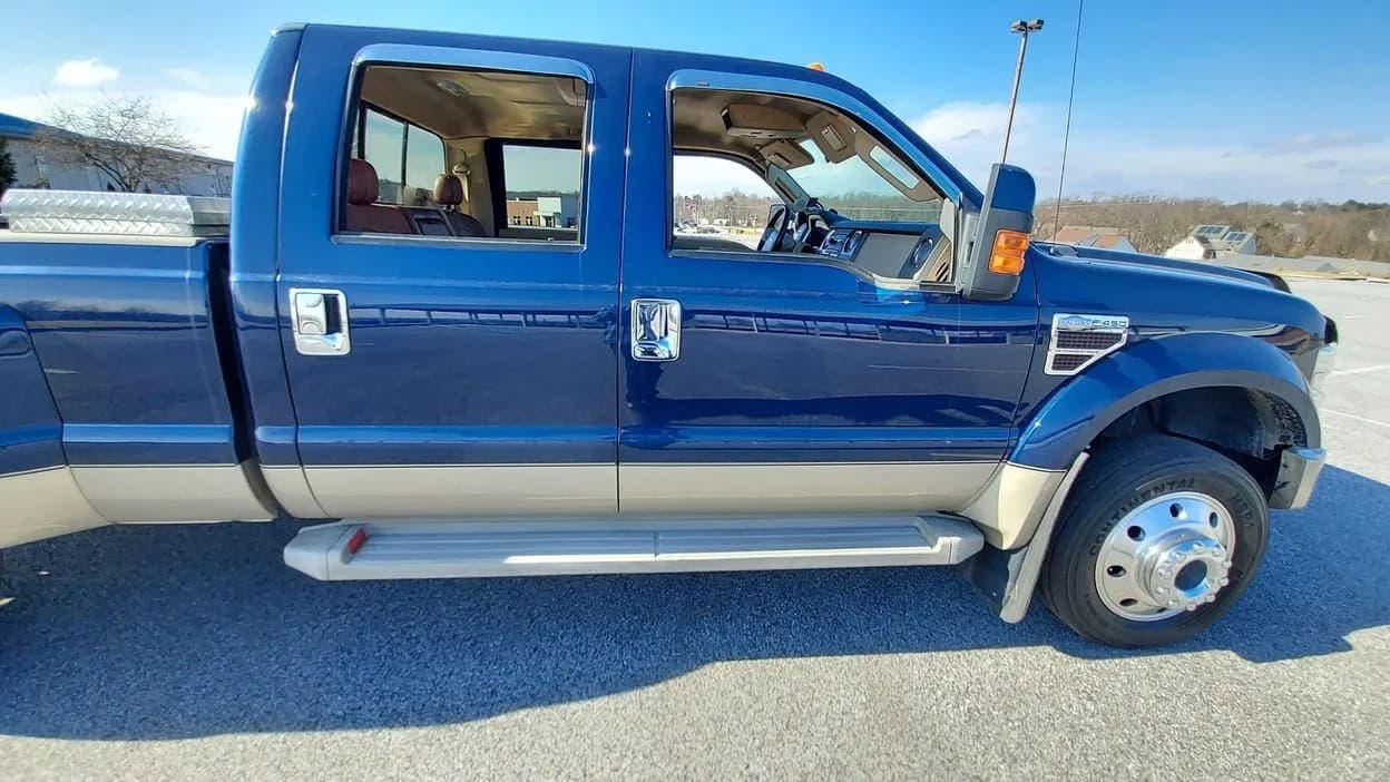 2008 Ford F-450 King Ranch, view