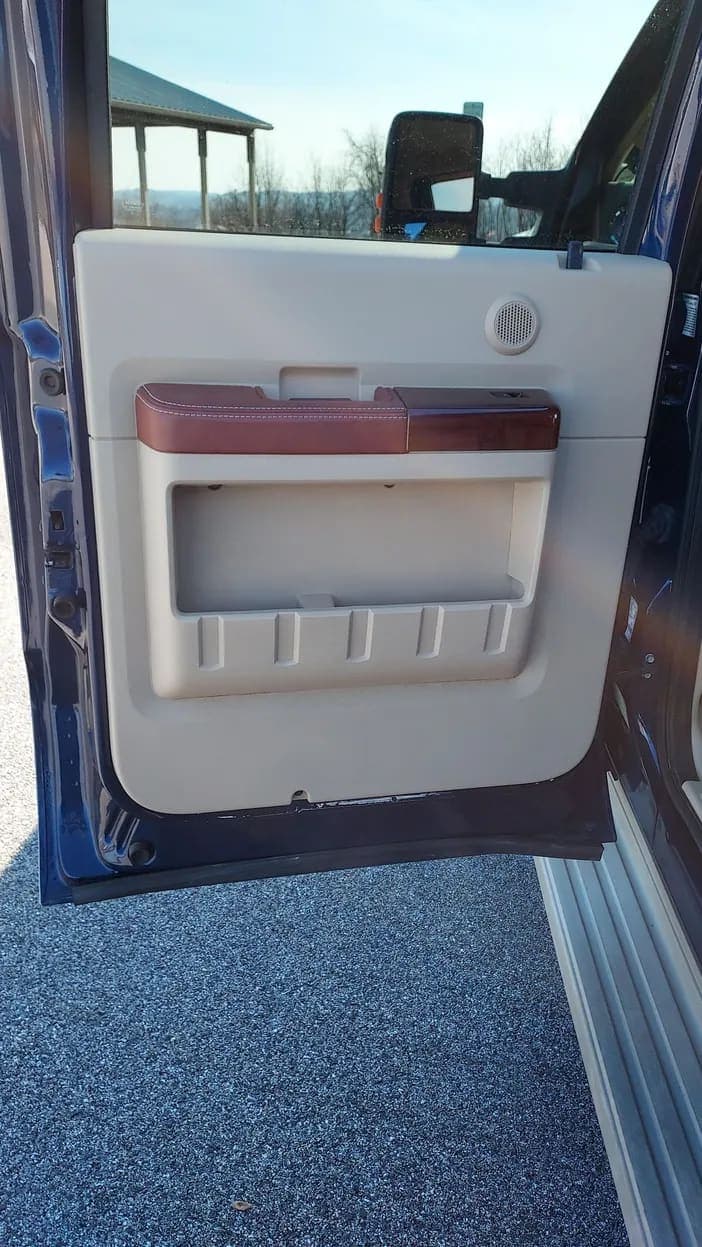 2008 Ford F-450 King Ranch, view