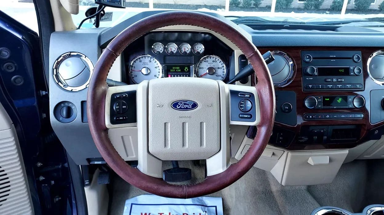 2008 Ford F-450 King Ranch, view