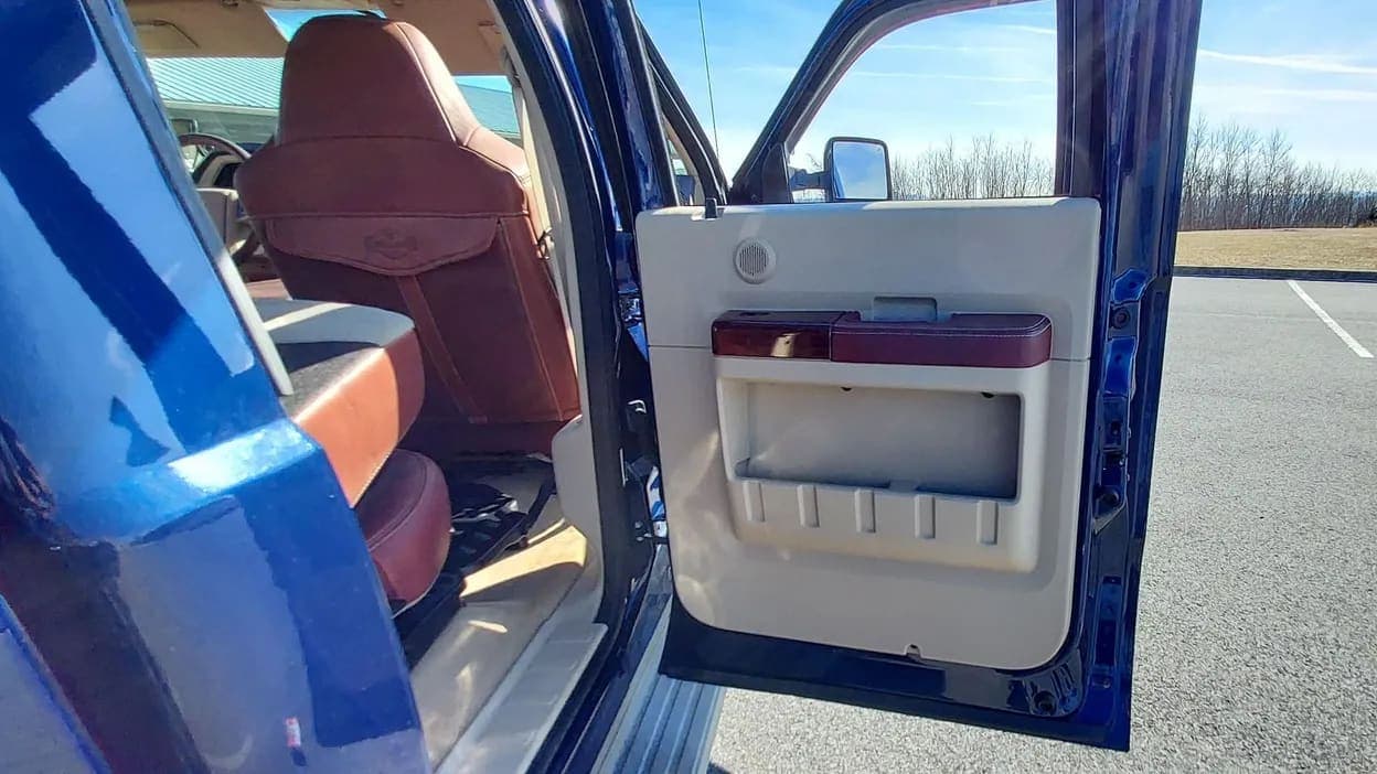 2008 Ford F-450 King Ranch, view