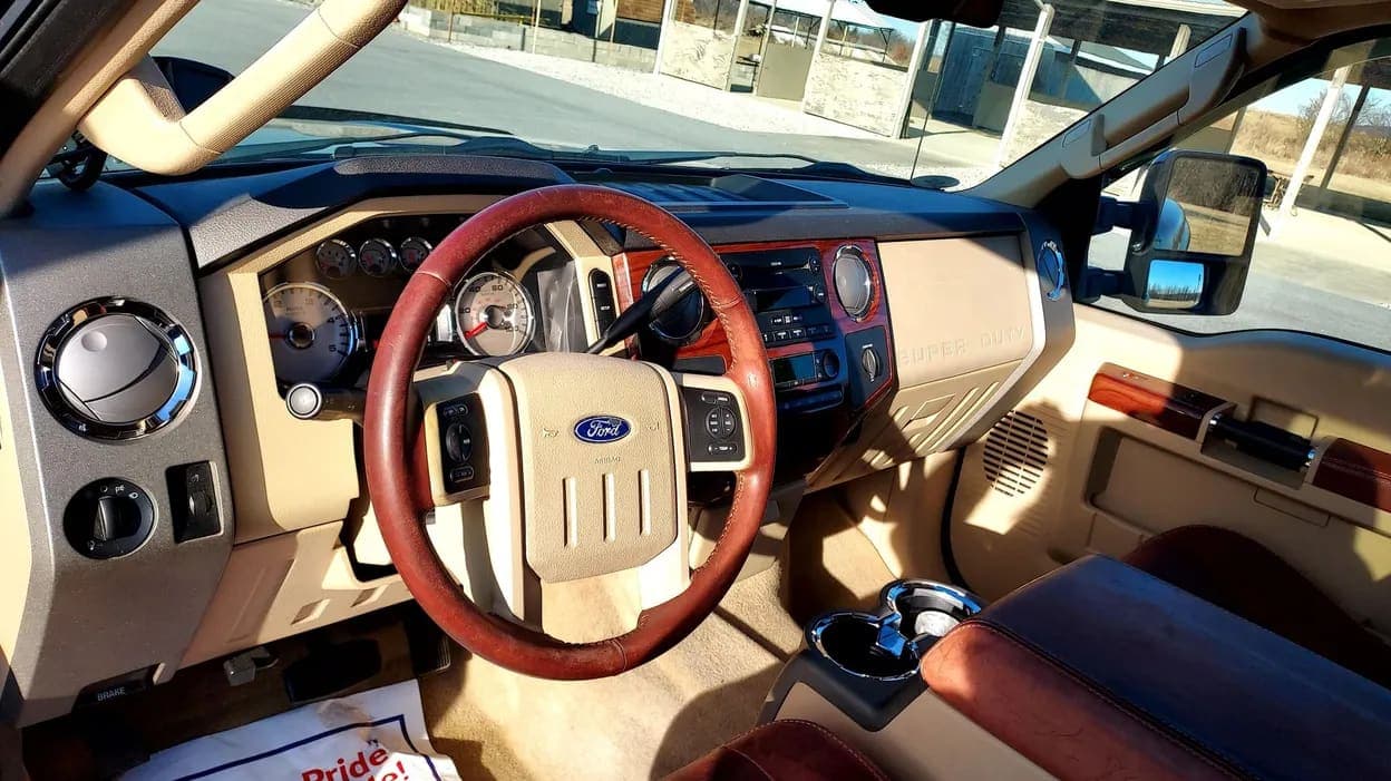 2008 Ford F-450 King Ranch, view