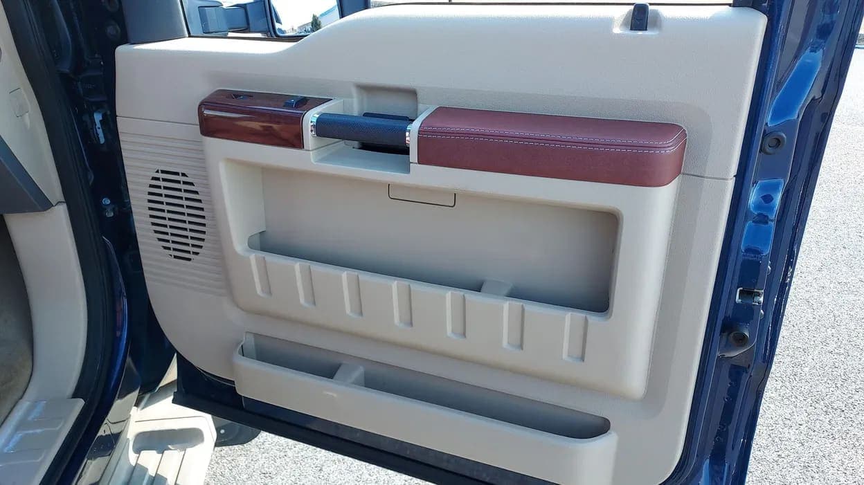 2008 Ford F-450 King Ranch, view