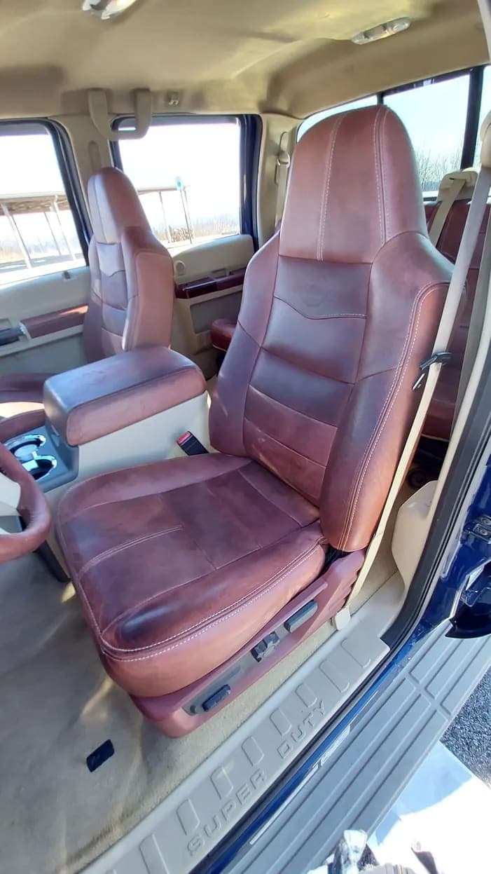 2008 Ford F-450 King Ranch, view