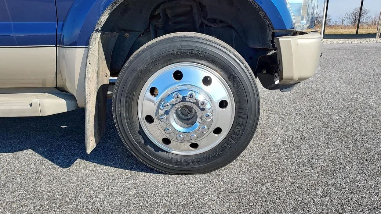 2008 Ford F-450 King Ranch, view