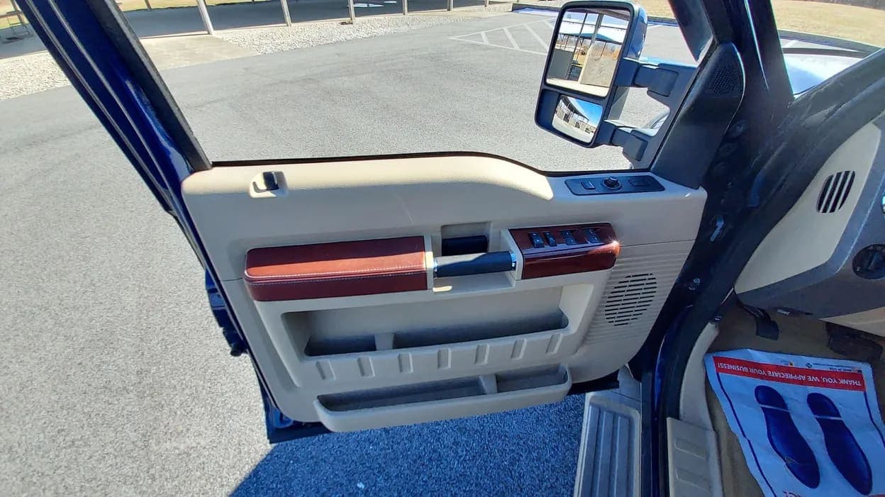 2008 Ford F-450 King Ranch, view