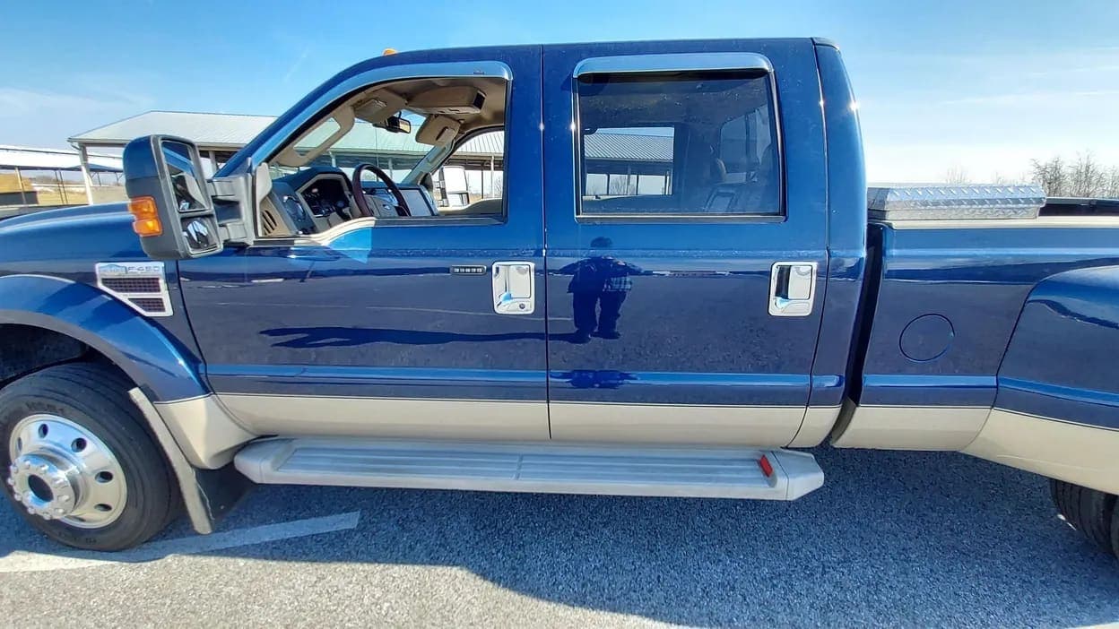 2008 Ford F-450 King Ranch, view
