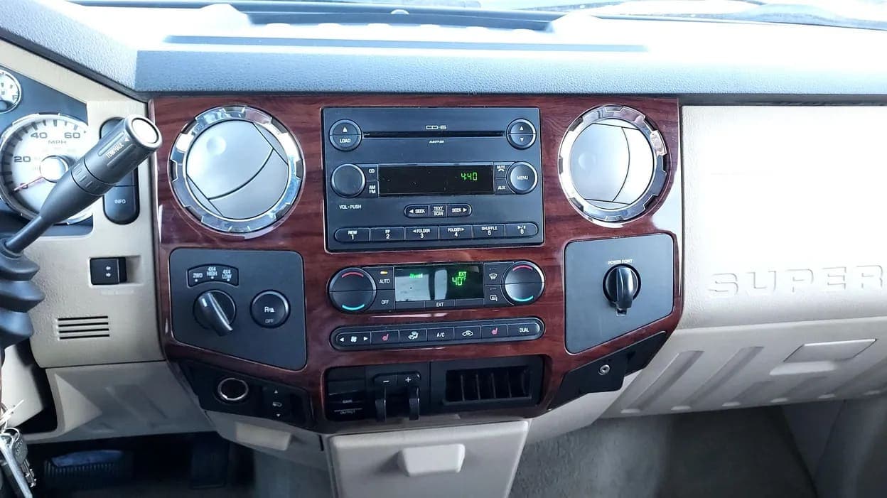 2008 Ford F-450 King Ranch, view