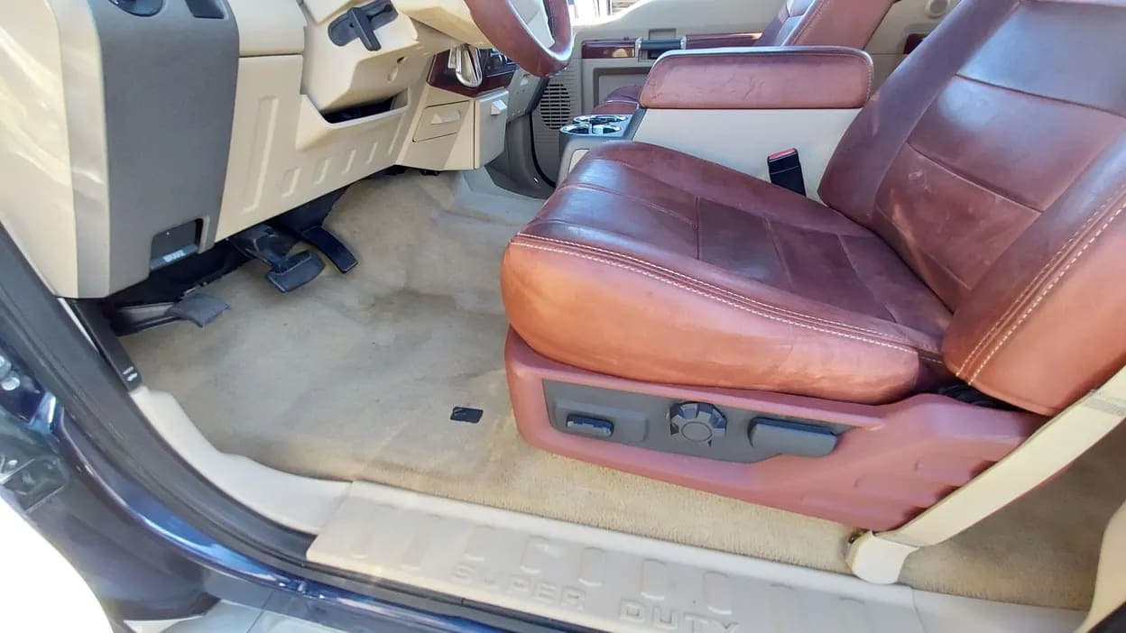 2008 Ford F-450 King Ranch, view