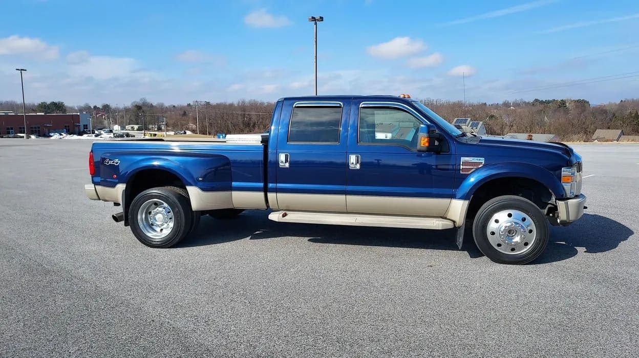 2008 Ford F-450 King Ranch, view