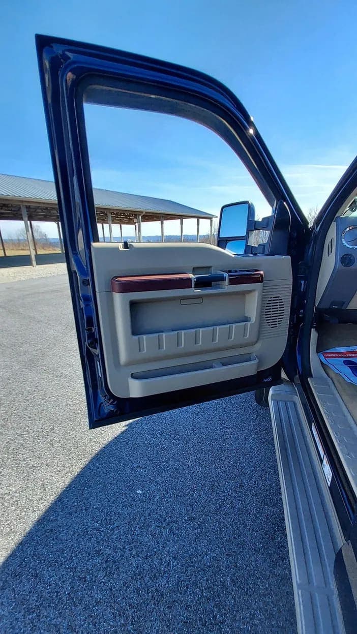 2008 Ford F-450 King Ranch, view