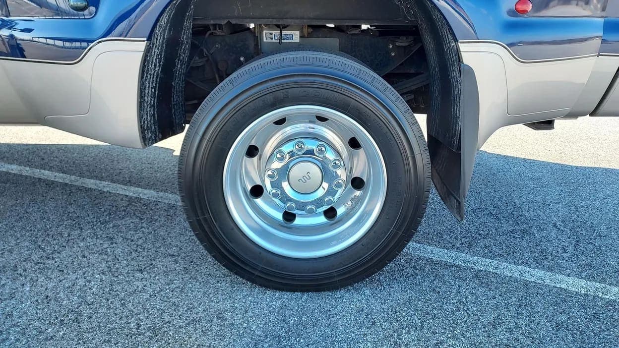 2008 Ford F-450 King Ranch, view