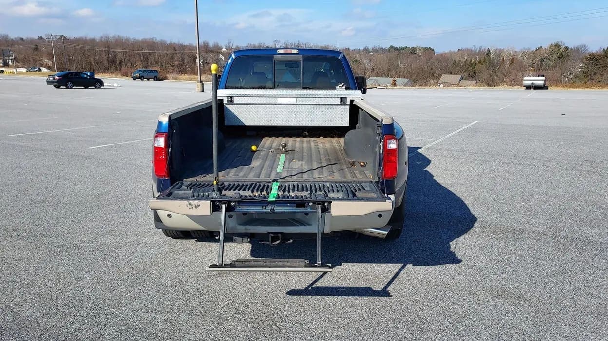 2008 Ford F-450 King Ranch, view