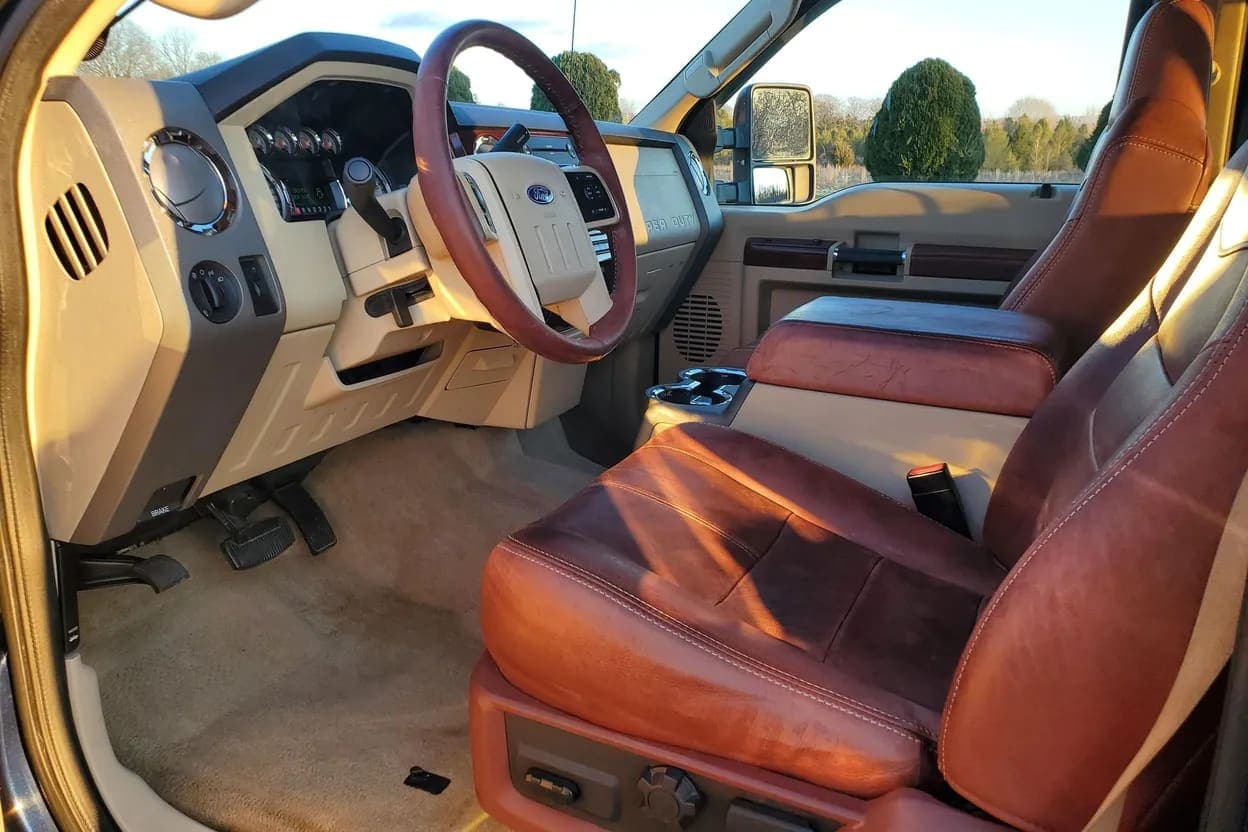 2008 Ford F-450 King Ranch, view