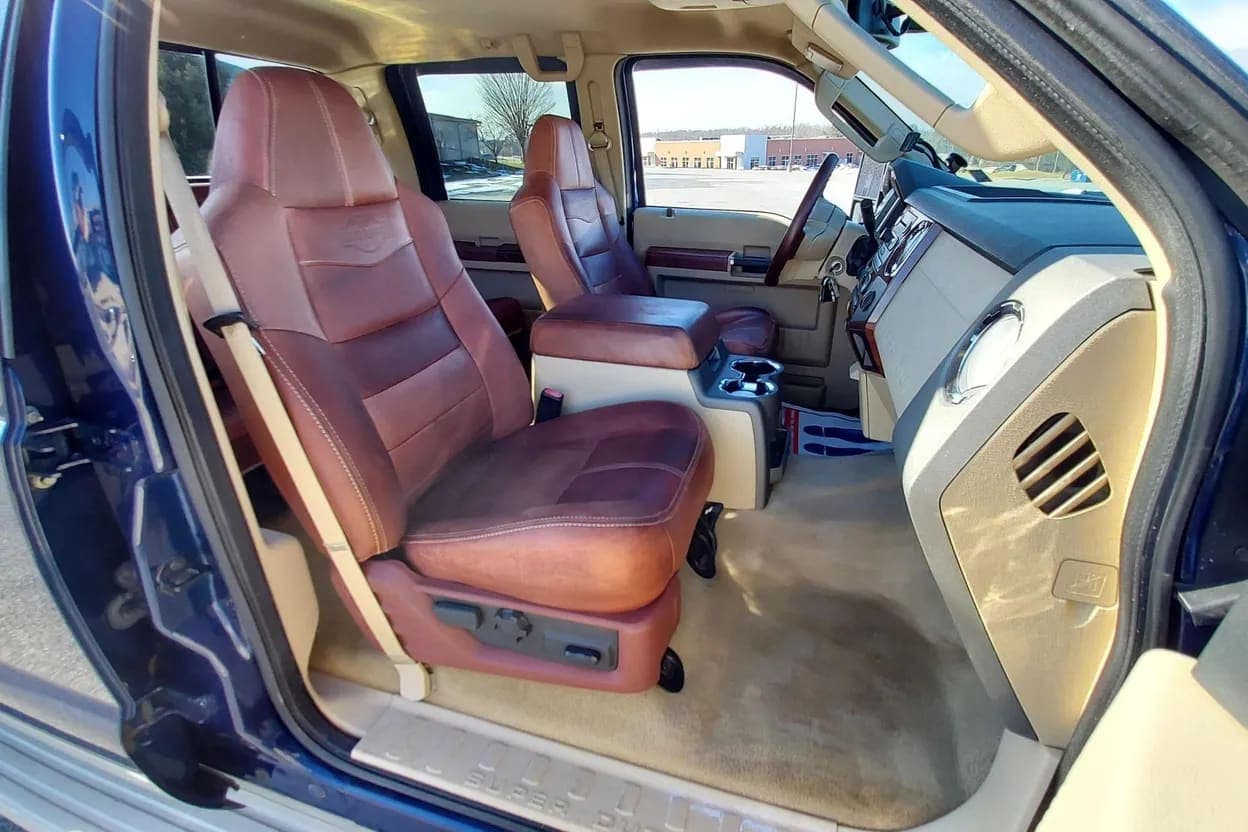 2008 Ford F-450 King Ranch, view