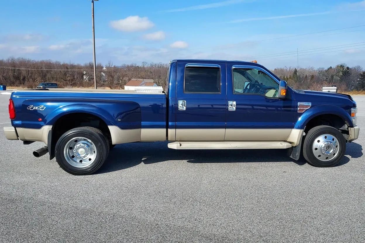 2008 Ford F-450 King Ranch, view