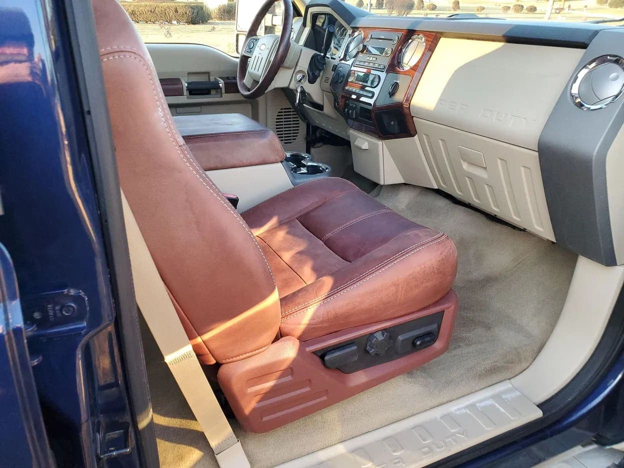 2008 Ford F-450 King Ranch, view