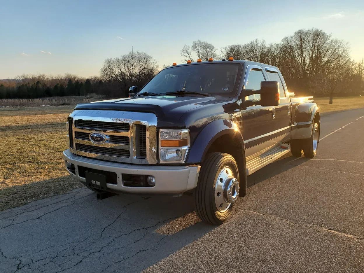 2008 Ford F-450 King Ranch, view