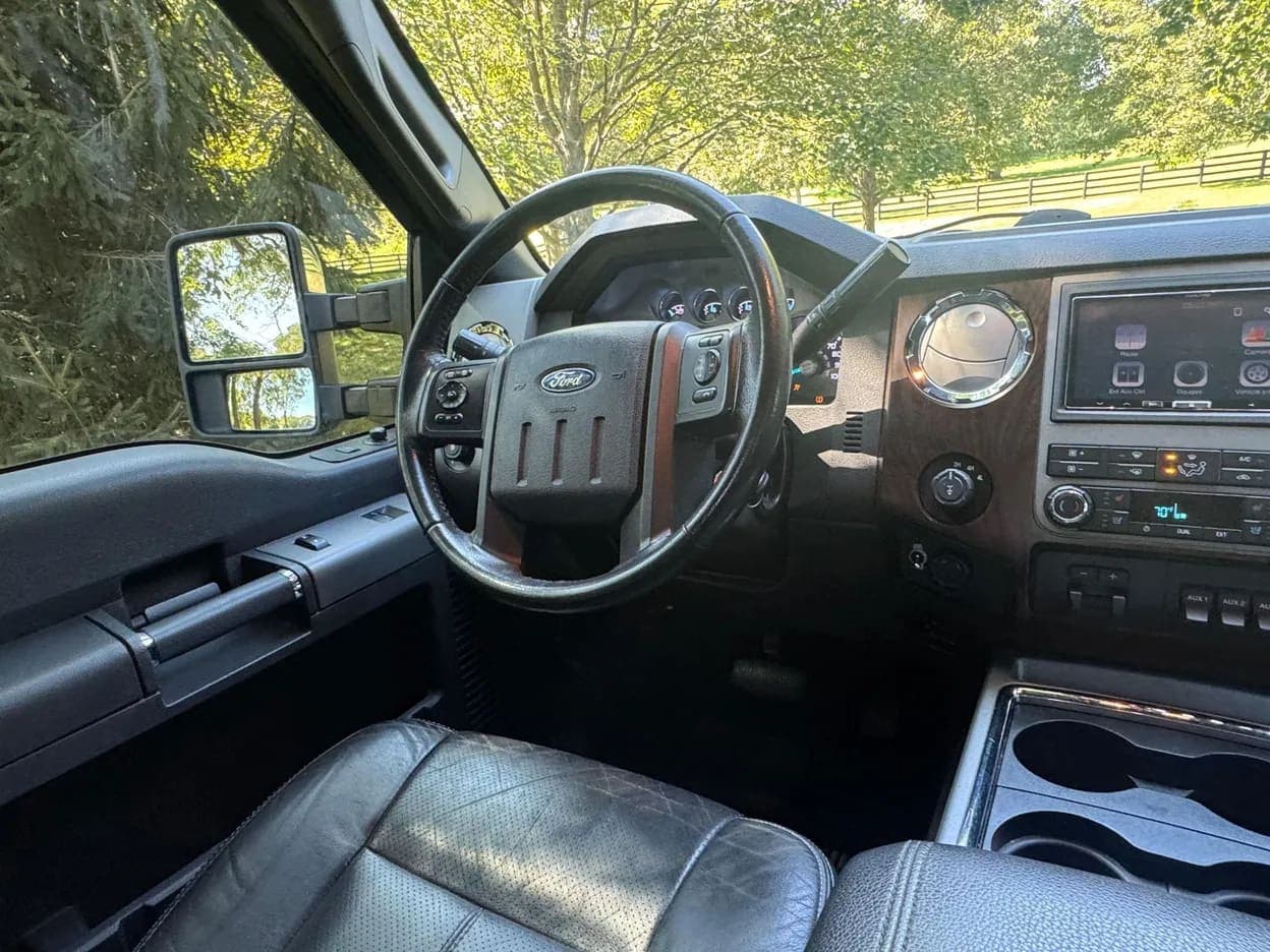 2012 Ford F-250 Super Duty Lariat, view