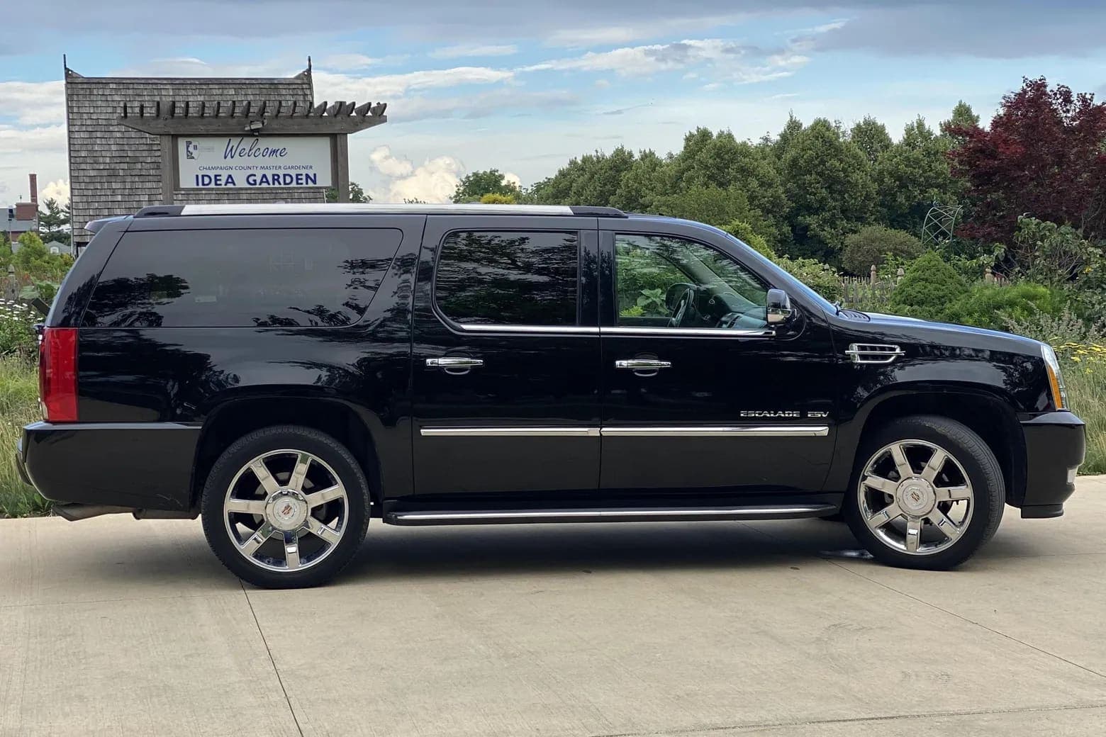 2013 Cadillac Escalade ESV, view