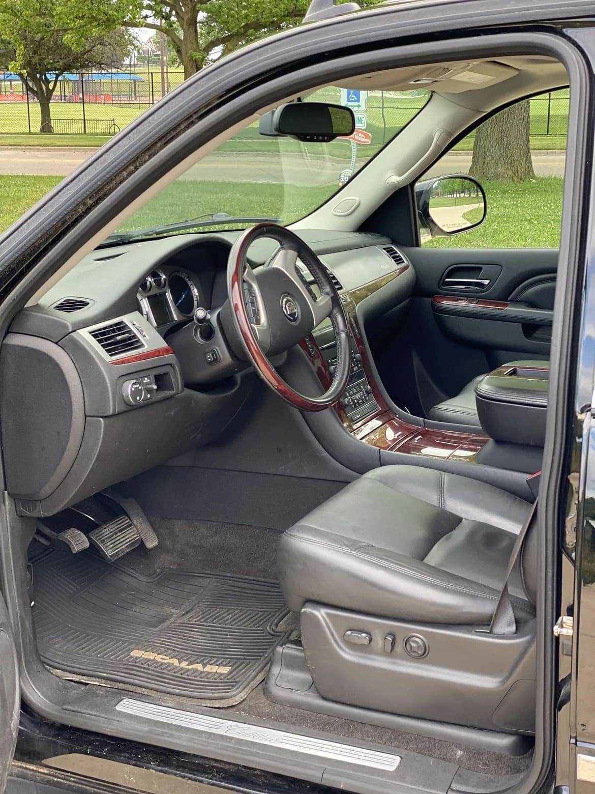 2013 Cadillac Escalade ESV, view