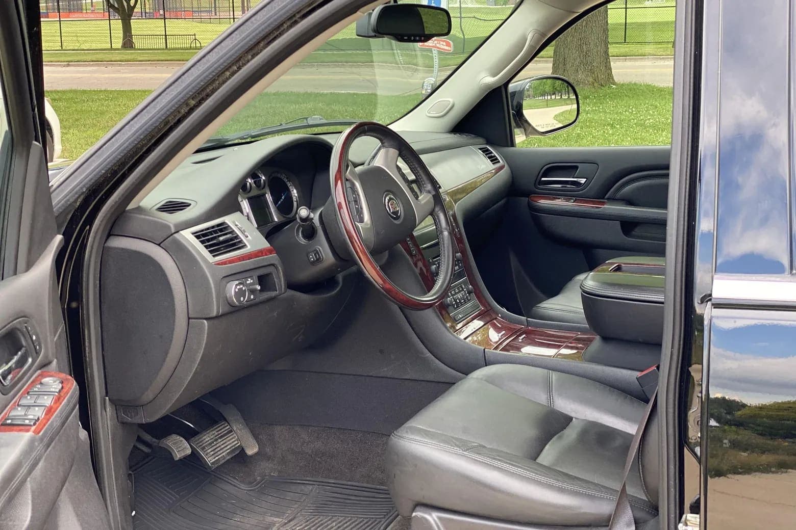 2013 Cadillac Escalade ESV, view