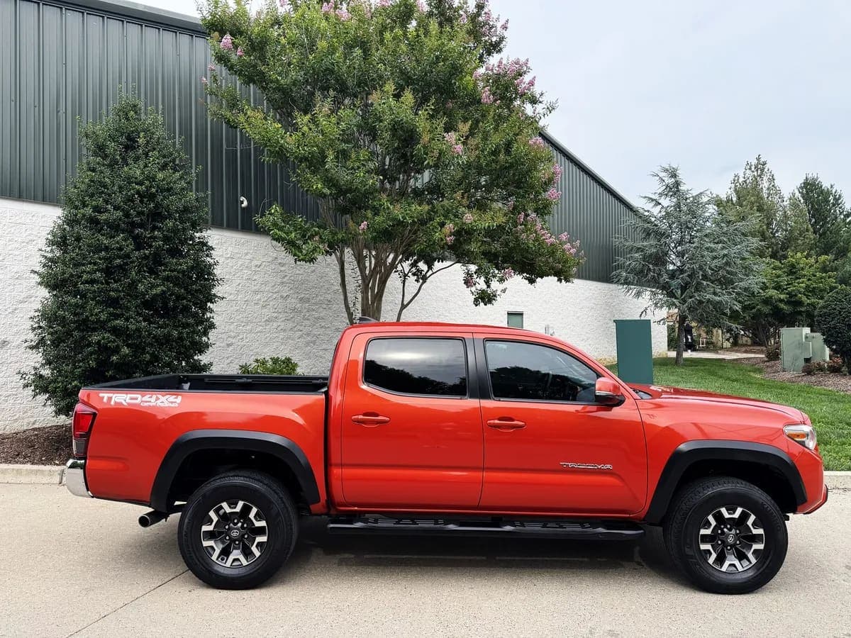 2018 Toyota Tacoma TRD Off-Road exterior