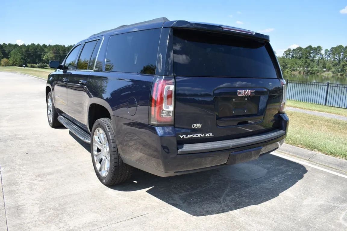 2019 GMC Yukon SLT, view