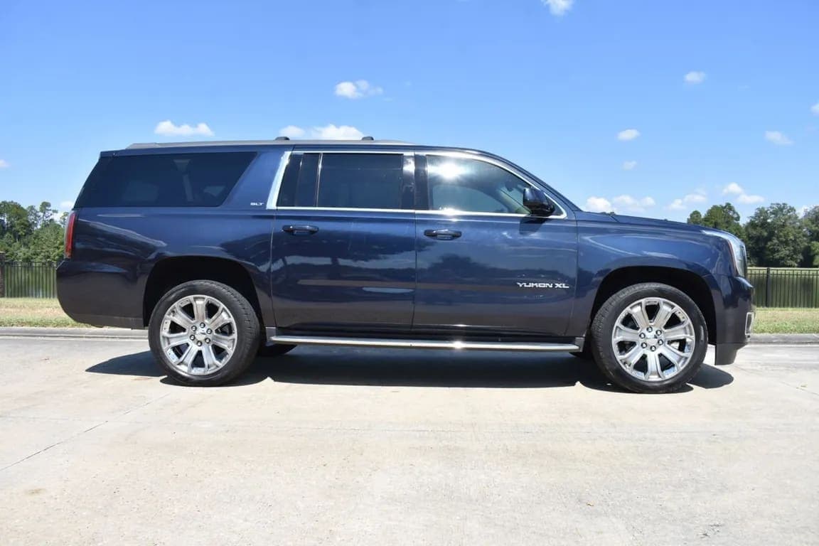 2019 GMC Yukon SLT, view