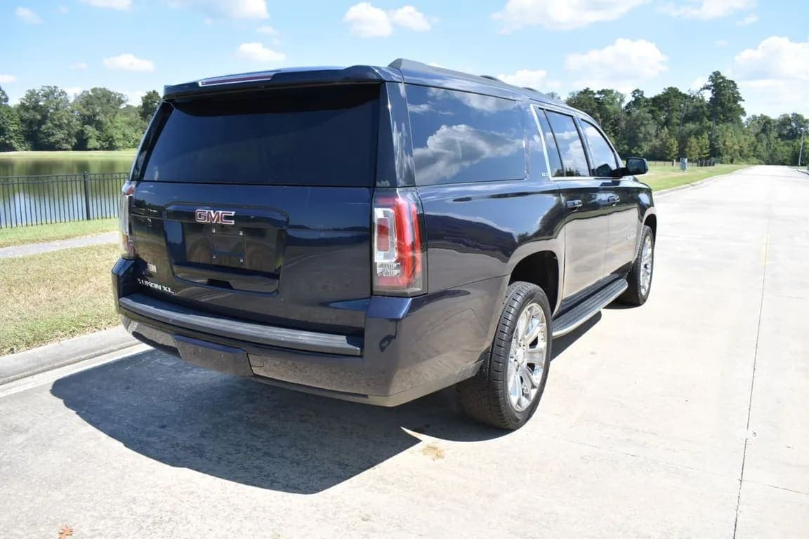 2019 GMC Yukon SLT, view